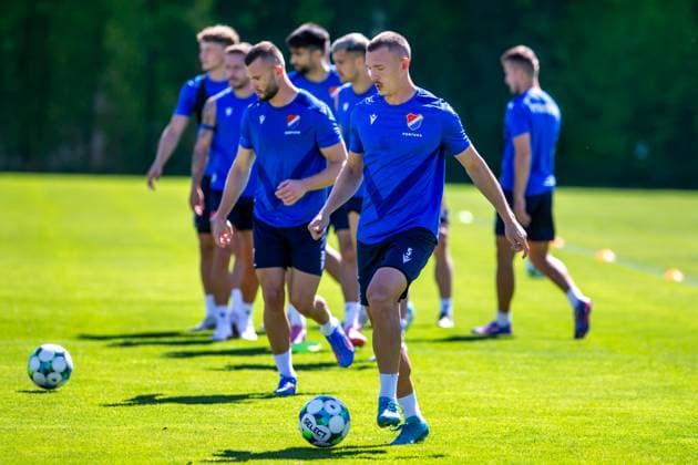 L-R Erik Prekop and Jiri Boula attend a training session of Banik Ostrava players prior to the UEFA Europa League match: FC Banik Ostrava vs Legia Warszawa, in Ostrava, Czech Republic, July 23, 2025. (CTKxPhoto VladimirxPrycek) CTKPhotoP2025072303189  CTKPhotoP2025072303189
