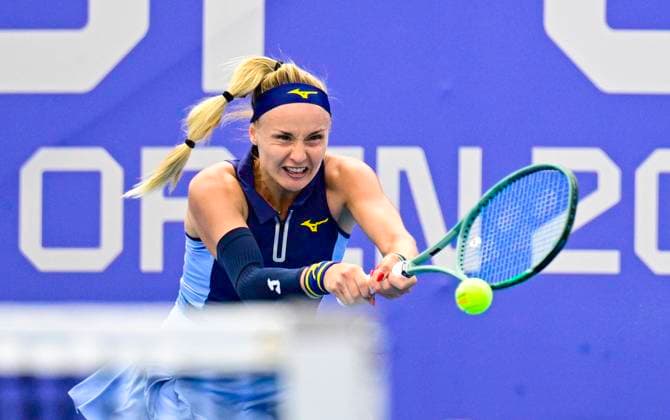 Rebecca Sramkova of Slovakia playes against Czech tennis player Tereza Valentova at the WTA, Tennis Damen Livesport Prague Open 2025 on the courts of TK Sparta Prague, in Prague, Czech Republic, on July 23, 2025. (CTKxPhoto RomanxVondrous) CTKPhotoP2025072303727  CTKPhotoP2025072303727