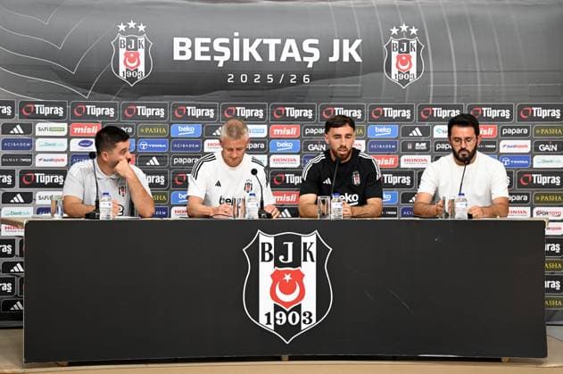 Ahead of Besiktas - Shakhtar Donetsk match in Istanbul ISTANBUL, TURKIYE - JULY 23: Besiktas player Orkun Kokcu and Besiktas head coach Ole Gunnar Solskjaer speak during a press conference, PK, Pressekonferenz ahead of the UEFA Europa League second qualifying round first leg match against Ukrainian team Shakhtar Donetsk on July 23, 2025 in Istanbul, Turkiye. Hakan Nural Anadolu Istanbul Turkey. Editorial use only. Please get in touch for any other usage.  Copyright: x2025xAnadoluxHakanxNuralx