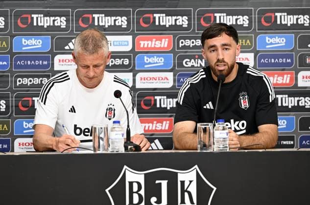 Ahead of Besiktas - Shakhtar Donetsk match in Istanbul ISTANBUL, TURKIYE - JULY 23: Besiktas player Orkun Kokcu and Besiktas head coach Ole Gunnar Solskjaer speak during a press conference, PK, Pressekonferenz ahead of the UEFA Europa League second qualifying round first leg match against Ukrainian team Shakhtar Donetsk on July 23, 2025 in Istanbul, Turkiye. Hakan Nural Anadolu Istanbul Turkey. Editorial use only. Please get in touch for any other usage.  Copyright: x2025xAnadoluxHakanxNuralx