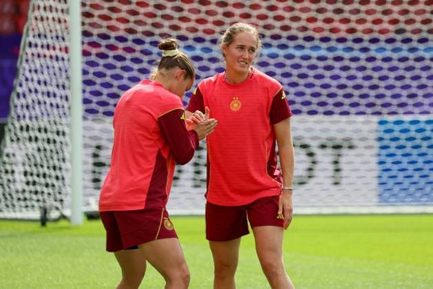 Zürich, Schweiz 22. Juli 2025: DFB - Frauen Nationalmannschaft - Euro 2025 - Abschlusstraining Im Bild: v.li. Carlotta Wamser (Deutschland) und Sydney Lohmann (Deutschland) beim Abschlusstraining vor dem Halbfinalspiel gegen Spanien in Zürich. Stadion Letzigrund Copyright: xFotostandx xFantinix