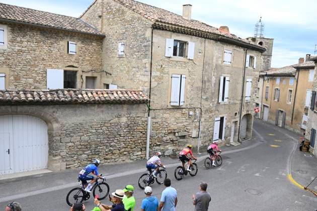 Tour de France 2025 Stage 17 VALENCE, FRANCE - JULY 23 : Albanese Vincenzo (ITA) of EF Education - Easypost, Pacher Quentin (FRA) of Groupama FDJ, Burgaudeau Mathieu (FRA) of Team TotalEnergies, Abrahamsen Jonas (NOR) of Uno-X Mobility during stage 17 of the 112th edition of Tour de France an UCI World Tour 2.UWT cycling road race stage for Men Elite of 161 km with start in Bollene and finish in Valence on July 23, 2025 in Valence, France, 23 07 2025 ( Motordriver Kenny Verfaillie - Valence France  Copyright: xVincentxKalutx
