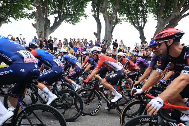 TOUR DE FRANCE 2025 Pierre Teyssot MAXPPP ; Tour de France - UCI Cycling Race 2025 in Bollene, France on July 23, 2025. Stage 17 from Bollene to Valence - 160.4 km. Racers Presentation and Start. Riders at the start Pierre Teyssot Maxppp- French cycling race Tour de France 2024 takes place in july 2025 Bollene Drome France  Copyright: xMAXPPPxPierrexTeyssotx TEP63389 TEP63389