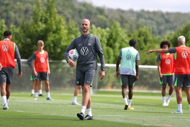 VfL Trainingslager, Weimarer Land Weimarer Land, Blankenhain, 23.07.2025, FUßBALL - VfL Wolfsburg, Sommertrainingslager, 1. Bundesliga, Saison 2025 26. Cheftrainer Paul Simonis (VfL Wolfsburg) Blankenhain