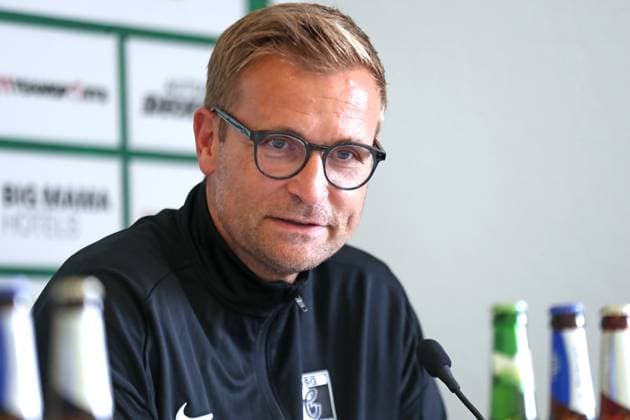 RLNO: PK der BSG Chemie Leipzig vor Saisonstart, 23.07.25 David Bergner (Sportlicher Leiter, Chemie Leipzig). Fußball, Saison 2025 2026, Regionalliga Nordost: Pressekonferenz der BSG Chemie Leipzig zum bevorstehenden Saisonstart, 23.07.25 im Alfred-Kunze-Sportpark, Leipzig Leutzsch. *** RLNO PK of BSG Chemie Leipzig before the start of the season, 23 07 25 David Bergner Sporting Director, Chemie Leipzig Football, Season 2025 2026, Regionalliga Nordost Press conference of BSG Chemie Leipzig on the upcoming start of the season, 23 07 25 at Alfred Kunze Sportpark, Leipzig Leutzsch Copyright: xBEAUTIFULxSPORTS JanxKaeferx