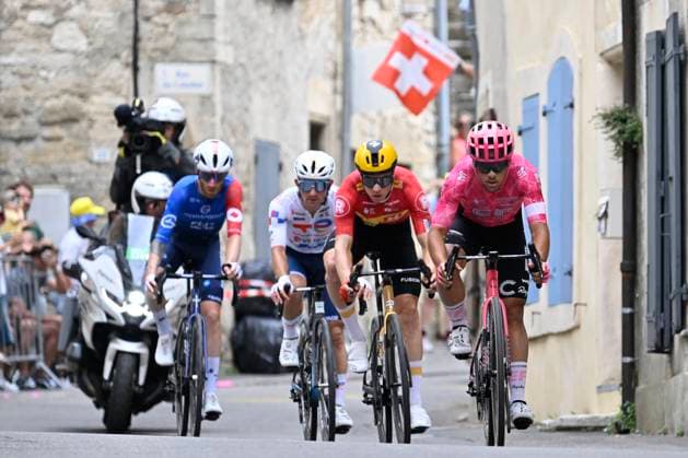 Tour de France 2025 Stage 17 VALENCE, FRANCE - JULY 23 : Albanese Vincenzo (ITA) of EF Education - Easypost, Pacher Quentin (FRA) of Groupama FDJ, Burgaudeau Mathieu (FRA) of Team TotalEnergies, Abrahamsen Jonas (NOR) of Uno-X Mobility during stage 17 of the 112th edition of Tour de France an UCI World Tour 2.UWT cycling road race stage for Men Elite of 161 km with start in Bollene and finish in Valence on July 23, 2025 in Valence, France, 23 07 2025 ( Motordriver Kenny Verfaillie - Valence France  Copyright: xJanxDexMeuleneirx