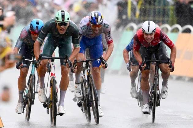 Tour de France 2025 Stage 17 VALENCE, FRANCE - JULY 23 : Milan Jonathan (ITA) of Lidl - Trek wins the sprint, second place for Meeus Jordi (BEL) of Red Bull - BORA - Hansgrohe, third place for Andresen Tobias Lund (DEN) of Team Picnic PostNL, De Lie Arnaud (BEL) of Lotto during stage 17 of the 112th edition of Tour de France an UCI World Tour 2.UWT cycling road race stage for Men Elite of 161 km with start in Bollene and finish in Valence on July 23, 2025 in Valence, France, 23 07 2025 ( Motordriver Kenny Verfaillie - Valence France  Copyright: xVincentxKalutx