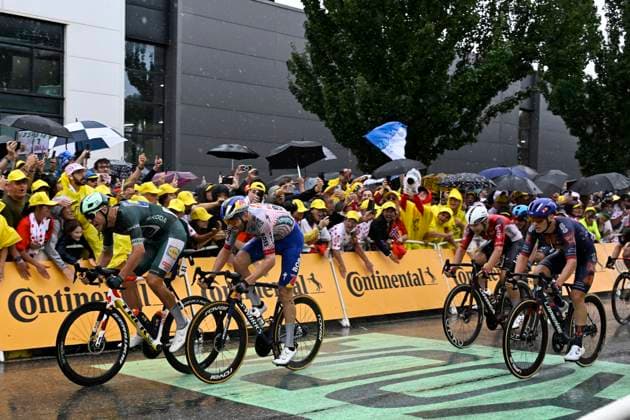 Tour de France 2025 Stage 17 VALENCE, FRANCE - JULY 23 : Milan Jonathan (ITA) of Lidl - Trek wins the sprint, second place for Meeus Jordi (BEL) of Red Bull - BORA - Hansgrohe, third place for Andresen Tobias Lund (DEN) of Team Picnic PostNL, De Lie Arnaud (BEL) of Lotto during stage 17 of the 112th edition of Tour de France an UCI World Tour 2.UWT cycling road race stage for Men Elite of 161 km with start in Bollene and finish in Valence on July 23, 2025 in Valence, France, 23 07 2025 ( Motordriver Kenny Verfaillie - Valence France  Copyright: xJanxDexMeuleneirx