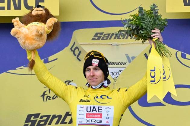 Tour de France 2025 Stage 17 VALENCE, FRANCE - JULY 23 : Pogacar Tadej (SLO) of UAE Team Emirates pictured with the yellow jersey during the podium ceremony of stage 17 of the 112th edition of Tour de France an UCI World Tour 2.UWT cycling road race stage for Men Elite of 161 km with start in Bollene and finish in Valence on July 23, 2025 in Valence, France, 23 07 2025 ( Motordriver Kenny Verfaillie - Valence France  Copyright: xJanxDexMeuleneirx
