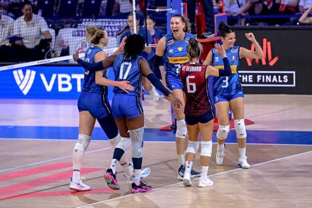 LODZ 23.07.2025 SIATKOWKA KOBIET LIGA NARODOW 2025 TURNIEJ FINALOWY: WLOCHY - USA --- WOMENS VOLLEYBALL NATIONS LEAGUE 2025 FINAL ROUND MATCH IN LODZ: ITALY - USA N Z REPREZENTACJA WLOCH TEAM ITALY SARAH FAHR MYRIAM SYLLA MONICA DE GENNARO FOT. PAWEL PIOTROWSKI 400MM.PL NEWSPIX.PL --- newspix.pl 