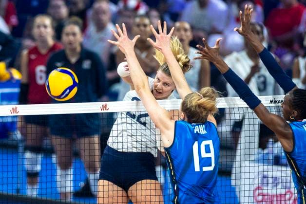 Women s Volleyball Nations League Finals 2025 Sarah Franklin during the Woman™s Volleyball Nations League 2025 Quarter-finals match between Italy and USA , at Atlas Arena in Lodz, Poland, on July 23, 2025. Lodz Poland  Copyright: xAndrzejxIwanczukx originalFilename:iwanczuk-womensvo250723_npHks.jpg