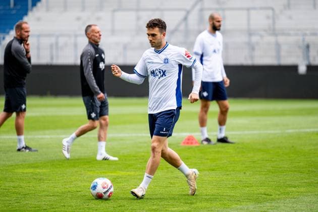 Sergio Lopez (SV Darmstadt 98, 02) am Ball, SV Darmstadt 98, Fussball, Saisoneröffnung mit Öffentlichen Training, 23.07.2025 SV Darmstadt 98, Fussball, Saisoneröffnung mit Öffentlichen Training, 23.07.2025 Darmstadt