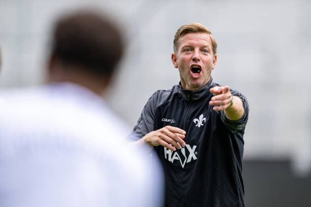Florian Kohfeldt (SV Darmstadt 98, Trainer) gestikuliert, SV Darmstadt 98, Fussball, Saisoneröffnung mit Öffentlichen Training, 23.07.2025 SV Darmstadt 98, Fussball, Saisoneröffnung mit Öffentlichen Training, 23.07.2025 Darmstadt