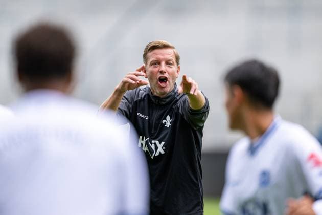 Florian Kohfeldt (SV Darmstadt 98, Trainer) gestikuliert, SV Darmstadt 98, Fussball, Saisoneröffnung mit Öffentlichen Training, 23.07.2025 SV Darmstadt 98, Fussball, Saisoneröffnung mit Öffentlichen Training, 23.07.2025 Darmstadt