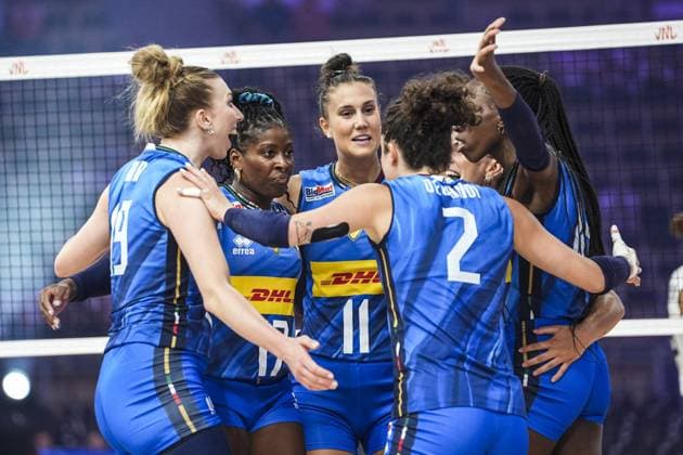 Italy v USA - Women s Volleyball Nations League quarter-finals LODZ, POLAND - JULY 23: Players of Italy celebrate after scoring a point during FIVB Women s Volleyball Nations League quarter-finals final round between Italy and USA in Lodz, Poland on July 23, 2025. Beyza Comert Anadolu Lodz Poland. Editorial use only. Please get in touch for any other usage.  Copyright: x2025xAnadoluxBeyzaxComertx
