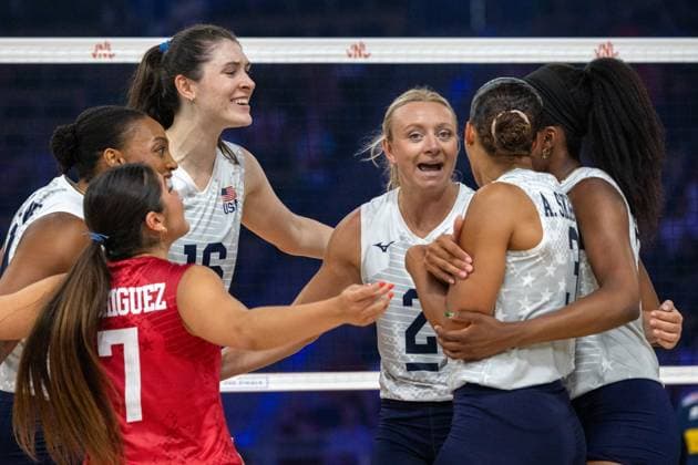 Italy - USA 23.07.2025 Lodz, Poland, women s Volleyball Nations League 2025, final round finals quarterfinals, game ( match ) Italy - USA; (siatkowka, Liga Narodow kobiet, cwiercfinal , runda finalowa Wlochy - USA) image shows: Dana Rettke (3L) Jordyn Poulter (3R) photo Katarzyna Plewczynska Fotostyk Copyright: xKatarzynaxPlewczynskax 20250723FCTKP438