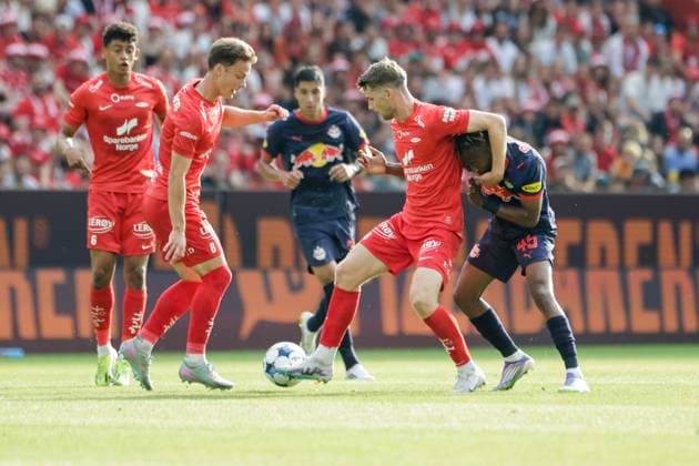 Champions Leauge Qualification 2025 SK Brann FC Red Bull Salzburg Bergen 20250723 Branns Felix Horn Myhre and Jacob Lungi Sorensen duel with Salzburgs Dorgeles Nene The Champions Leauge qualifier between SK Brann and FC Red Bull Salzburg at Brann Stadium Photo Paul S Amundsen NTB Bergen Norway EDITORIAL USE ONLY RESTRICTED USE FOR BETTING COMPANIES  Copyright: xPaulxS.xAmundsenx xNTBx