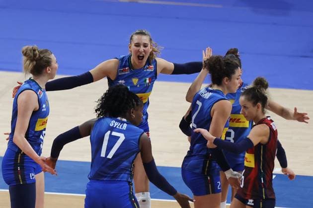 LODZ 23.07.2025 SIATKOWKA KOBIET CWIERCFINAL LIGA NARODOW MECZ : WLOCHY - USA WOMEN™S VOLLEYBALL VNL NATIONS LEAGUE QUATERFINALS MATCH : ITALY - USA NZ ZAWODNICZKI Z WLOCH FOT. WERONIKA KRZEMINSKA - POLEC ARENA AKCJI NEWSPIX.PL --- newspix.pl 