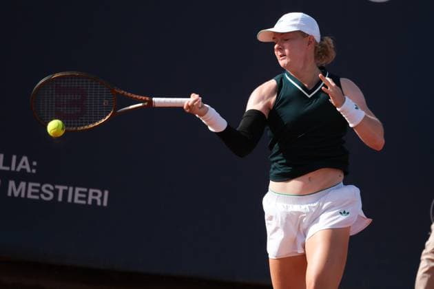 Francesca Jones in action against Oksana Selekhmeteva during the 36th Palermo Ladies Open at Country Time Club during 36Â° Palermo Ladies Open, International Tennis match in Palermo, Italy, July 23 2025  Copyright: xFedericoxSerra IPAxSportx xipa-agency.netx xx IPA_60824409 IPA_Agency_IPA60824409