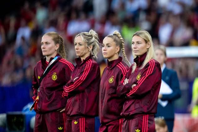 Sjoeke Nuesken (Deutschland, 09), Kathrin Kathy Hendrich (Deutschland, 03), Giulia Gwinn (Deutschland, 07), Sarai Linder (Deutschland, 02) vor dem Spiel, SUI, Deutschland vs Spanien, Fussball, UEFA Womens Euro 2025, Halbfinale, 23.07.2025 SUI, Deutschland vs Spanien, Fussball, UEFA Womens Euro 2025, Halbfinale, 23.07.2025 Zuerich *** Sjoeke Nuesken Germany, 09 , Kathrin Kathy Hendrich Germany, 03 , Giulia Gwinn Germany, 07 , Sarai Linder Germany, 02 before the match, SUI, Germany vs Spain, football, UEFA Womens Euro 2025, semi-final, 23 07 2025 SUI, Germany vs Spain, football, UEFA Womens Euro 2025, semi-final, 23 07 2025 Zurich Copyright: xEibner-Pressefoto Memmlerx EP_MMR
