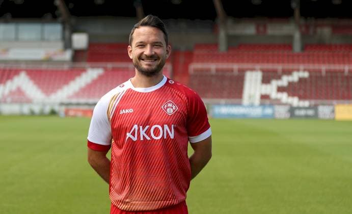 24.07.2025, Regionalliga Bayern, FC Wuerzburger Kickers, Regionalliga Bayern, Portraettermin 2025 2026 v.li.: Peter Kurzweg (FC Wuerzburger Kickers), Einzelbild, Portrait, Querformat Wuerzburg AKON ARENA Bayern Deutschland