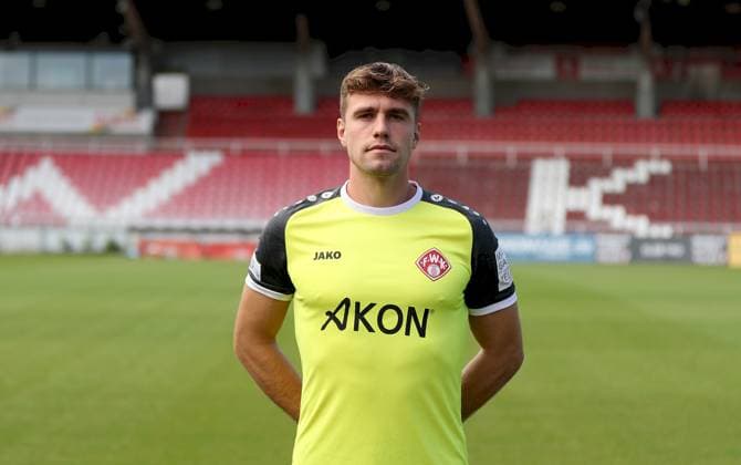 24.07.2025, Regionalliga Bayern, FC Wuerzburger Kickers, Regionalliga Bayern, Portraettermin 2025 2026 v.li.: Johann Hipper (FC Wuerzburger Kickers), Einzelbild, Portrait, Querformat Wuerzburg AKON ARENA Bayern Deutschland