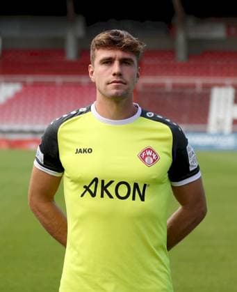 24.07.2025, Regionalliga Bayern, FC Wuerzburger Kickers, Regionalliga Bayern, Portraettermin 2025 2026 v.li.: Johann Hipper (FC Wuerzburger Kickers), Einzelbild, Portrait, Hochformat Wuerzburg AKON ARENA Bayern Deutschland