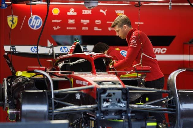 Mechaniker arbeiten in der Ferrari Garage am Auto, Grosser Preis von Belgien, Motorsport, Formel 1, Saison 2025, 24.07.2025 Grosser Preis von Belgien, Motorsport, Formel 1, Saison 2025, 24.07.2025 Copyright: xEibner-Pressefoto AlexanderxNeisx EP_ANS