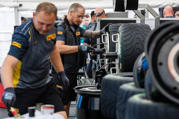 Pirelli Mitarbeiter bereiten die Reifen für die Rennteams vor, Grosser Preis von Belgien, Motorsport, Formel 1, Saison 2025, 24.07.2025 Grosser Preis von Belgien, Motorsport, Formel 1, Saison 2025, 24.07.2025 Copyright: xEibner-Pressefoto AlexanderxNeisx EP_ANS
