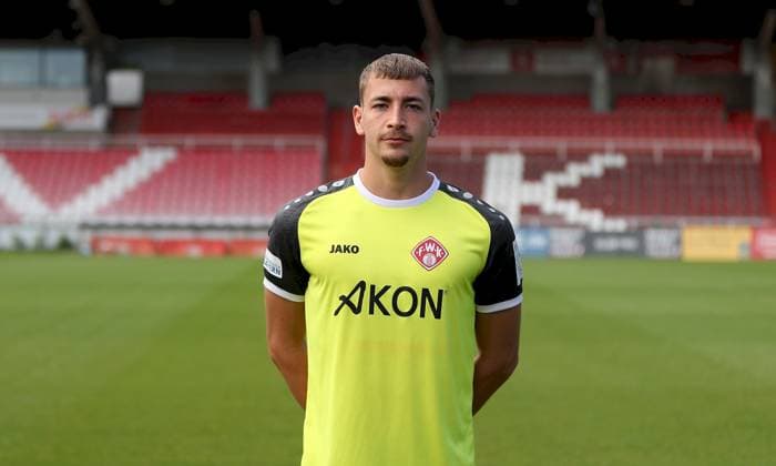 24.07.2025, Regionalliga Bayern, FC Wuerzburger Kickers, Regionalliga Bayern, Portraettermin 2025 2026 v.li.: Nick Guttenberger (FC Wuerzburger Kickers), Einzelbild, Portrait, Querformat Wuerzburg AKON ARENA Bayern Deutschland