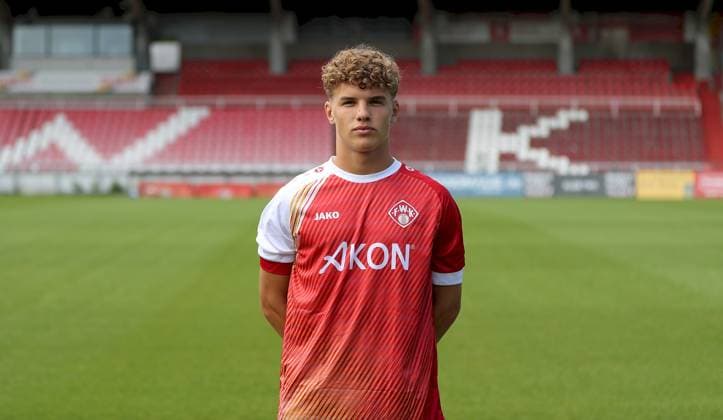 24.07.2025, Regionalliga Bayern, FC Wuerzburger Kickers, Regionalliga Bayern, Portraettermin 2025 2026 v.li.: Bennet Knaus (FC Wuerzburger Kickers), Einzelbild, Portrait, Querformat Wuerzburg AKON ARENA Bayern Deutschland