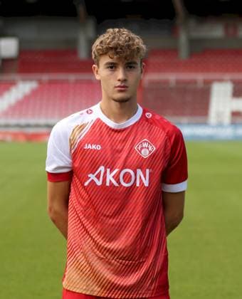 24.07.2025, Regionalliga Bayern, FC Wuerzburger Kickers, Regionalliga Bayern, Portraettermin 2025 2026 v.li.: Tiago de Moura Moraes (FC Wuerzburger Kickers), Einzelbild, Portrait, Hochformat Wuerzburg AKON ARENA Bayern Deutschland
