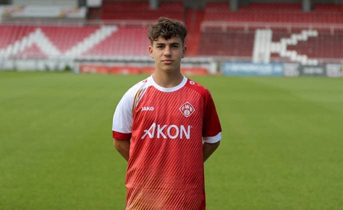 24.07.2025, Regionalliga Bayern, FC Wuerzburger Kickers, Regionalliga Bayern, Portraettermin 2025 2026 v.li.: Dorian Deppner (FC Wuerzburger Kickers), Einzelbild, Portrait, Querformat Wuerzburg AKON ARENA Bayern Deutschland