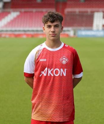 24.07.2025, Regionalliga Bayern, FC Wuerzburger Kickers, Regionalliga Bayern, Portraettermin 2025 2026 v.li.: Dorian Deppner (FC Wuerzburger Kickers), Einzelbild, Portrait, Hochformat Wuerzburg AKON ARENA Bayern Deutschland