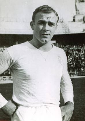 Fussball Spanien U.B.z. Nationalspieler di Stefano (Real Madrid). 16.10.1953 *** Football Spain u B Z National player Tue Stefano Real Madrid 16 10 1953