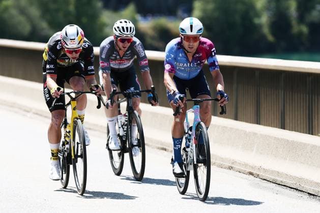 Belgian Wout van Aert of Team Visma-Lease a Bike, Kazakh Alexey Lutsenko of Israel-Premier Tech and Australian Kaden Groves of Alpecin-Deceuninck pictured in action during stage 18 of the 2025 Tour de France cycling race, from Vif to Courchevel Col de la Loze, on Thursday 24 July 2025 in France. The 112th edition of the Tour de France starts on Saturday 5 July in Lille, France, and will finish in Paris, France on the 27th of July. POOLxLUCAxBETTINI  x129920371x