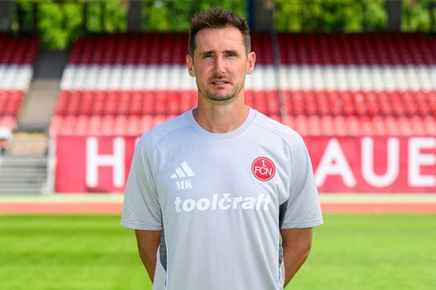 23.07.2025 - 1. FC Nürnberg FCN ( Club ) - 2. Fussball Bundesliga BL - Saison 2025 2026 - Fototermin Porträttermin Vorstellung Präsentation Pressetermin - - Einzelbild Einzelfoto Portrait Porträt Kopfbild - Miroslav Miro Klose ( Trainer 1. FC Nürnberg FCN )