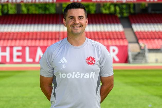 23.07.2025 - 1. FC Nürnberg FCN ( Club ) - 2. Fussball Bundesliga BL - Saison 2025 2026 - Fototermin Porträttermin Vorstellung Präsentation Pressetermin - - Einzelbild Einzelfoto Portrait Porträt Kopfbild - Jens Bauer ( Co-Trainer 1. FC Nürnberg FCN )