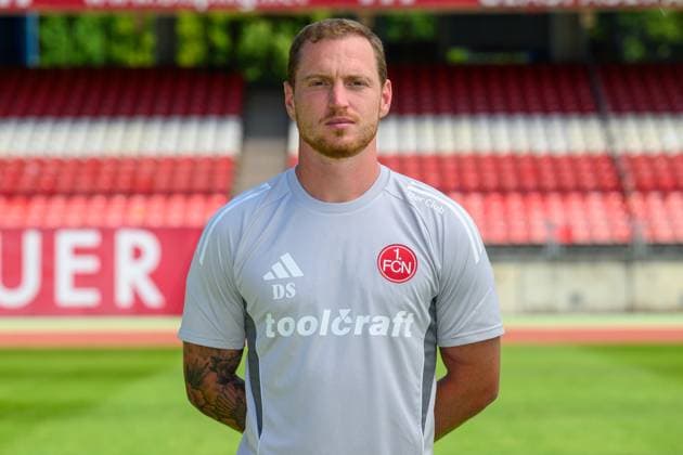 23.07.2025 - 1. FC Nürnberg FCN ( Club ) - 2. Fussball Bundesliga BL - Saison 2025 2026 - Fototermin Porträttermin Vorstellung Präsentation Pressetermin - - Einzelbild Einzelfoto Portrait Porträt Kopfbild - Dominik Schmitt (Übergangstrainer 1. FC Nürnberg FCN )