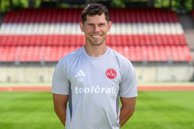 23.07.2025 - 1. FC Nürnberg FCN ( Club ) - 2. Fussball Bundesliga BL - Saison 2025 2026 - Fototermin Porträttermin Vorstellung Präsentation Pressetermin - - Einzelbild Einzelfoto Portrait Porträt Kopfbild - Johannes Rösch Roesch (Rehatrainer 1. FC Nürnberg FCN )