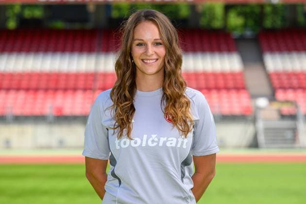 23.07.2025 - 1. FC Nürnberg FCN ( Club ) - 2. Fussball Bundesliga BL - Saison 2025 2026 - Fototermin Porträttermin Vorstellung Präsentation Pressetermin - - Einzelbild Einzelfoto Portrait Porträt Kopfbild - Helena Schmitz (Performancecoach 1. FC Nürnberg FCN )
