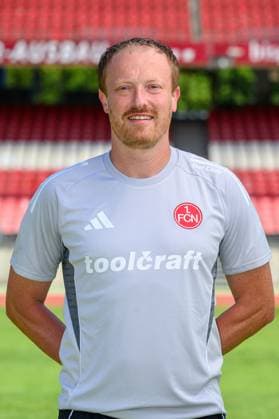 23.07.2025 - 1. FC Nürnberg FCN ( Club ) - 2. Fussball Bundesliga BL - Saison 2025 2026 - Fototermin Porträttermin Vorstellung Präsentation Pressetermin - - Einzelbild Einzelfoto Portrait Porträt Kopfbild - Prof. Dr. Werner Krutsch ( Mannschaftsarzt 1. FC Nürnberg FCN )