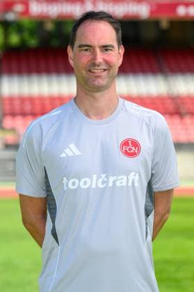 23.07.2025 - 1. FC Nürnberg FCN ( Club ) - 2. Fussball Bundesliga BL - Saison 2025 2026 - Fototermin Porträttermin Vorstellung Präsentation Pressetermin - - Einzelbild Einzelfoto Portrait Porträt Kopfbild - Dr. Markus Geßlein ( Mannschaftsarzt 1. FC Nürnberg FCN )