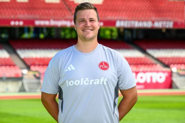 23.07.2025 - 1. FC Nürnberg FCN ( Club ) - 2. Fussball Bundesliga BL - Saison 2025 2026 - Fototermin Porträttermin Vorstellung Präsentation Pressetermin - - Einzelbild Einzelfoto Portrait Porträt Kopfbild - Dr. Johannes Rüther ( Mannschaftsarzt 1. FC Nürnberg FCN )