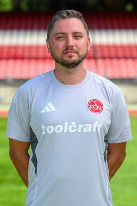 23.07.2025 - 1. FC Nürnberg FCN ( Club ) - 2. Fussball Bundesliga BL - Saison 2025 2026 - Fototermin Porträttermin Vorstellung Präsentation Pressetermin - - Einzelbild Einzelfoto Portrait Porträt Kopfbild - Stephan Saupe (Zeugwart 1. FC Nürnberg FCN )