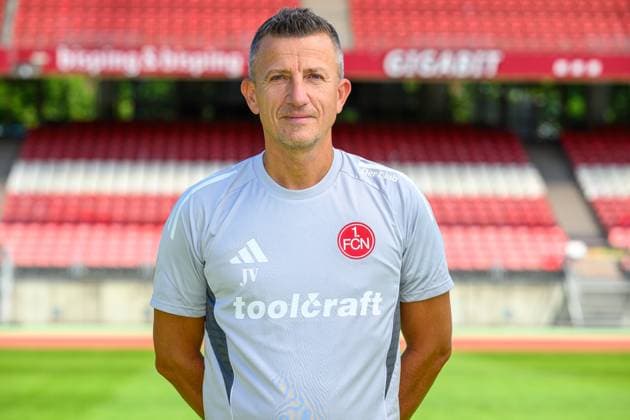 23.07.2025 - 1. FC Nürnberg FCN ( Club ) - 2. Fussball Bundesliga BL - Saison 2025 2026 - Fototermin Porträttermin Vorstellung Präsentation Pressetermin - - Einzelbild Einzelfoto Portrait Porträt Kopfbild - Jens Vergers (Physiotherapeut 1. FC Nürnberg FCN )