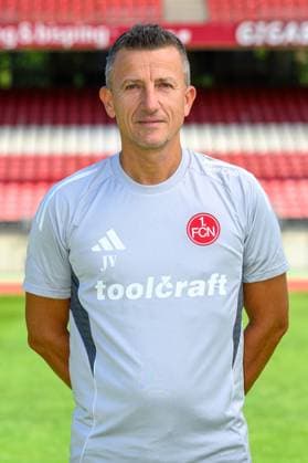 23.07.2025 - 1. FC Nürnberg FCN ( Club ) - 2. Fussball Bundesliga BL - Saison 2025 2026 - Fototermin Porträttermin Vorstellung Präsentation Pressetermin - - Einzelbild Einzelfoto Portrait Porträt Kopfbild - Jens Vergers (Physiotherapeut 1. FC Nürnberg FCN )