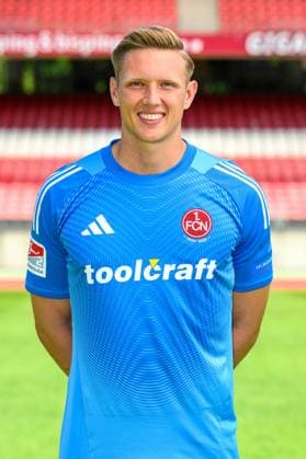23.07.2025 - 1. FC Nürnberg FCN ( Club ) - 2. Fussball Bundesliga BL - Saison 2025 2026 - Fototermin Porträttermin Vorstellung Präsentation Pressetermin - - Einzelbild Einzelfoto Portrait Porträt Kopfbild - Jan Reichert (1, 1. FC Nürnberg FCN )
