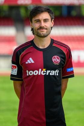23.07.2025 - 1. FC Nürnberg FCN ( Club ) - 2. Fussball Bundesliga BL - Saison 2025 2026 - Fototermin Porträttermin Vorstellung Präsentation Pressetermin - - Einzelbild Einzelfoto Portrait Porträt Kopfbild - Tom Baack (5, 1. FC Nürnberg FCN )