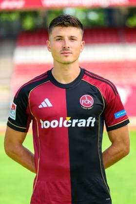 23.07.2025 - 1. FC Nürnberg FCN ( Club ) - 2. Fussball Bundesliga BL - Saison 2025 2026 - Fototermin Porträttermin Vorstellung Präsentation Pressetermin - - Einzelbild Einzelfoto Portrait Porträt Kopfbild - Semir Telalovic (9, 1. FC Nürnberg FCN )